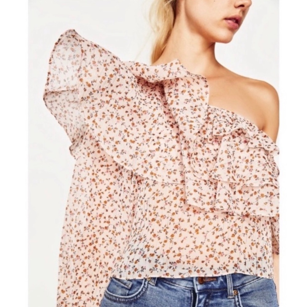 Zara asymmetrical sleeve ruffle crop floral blouse